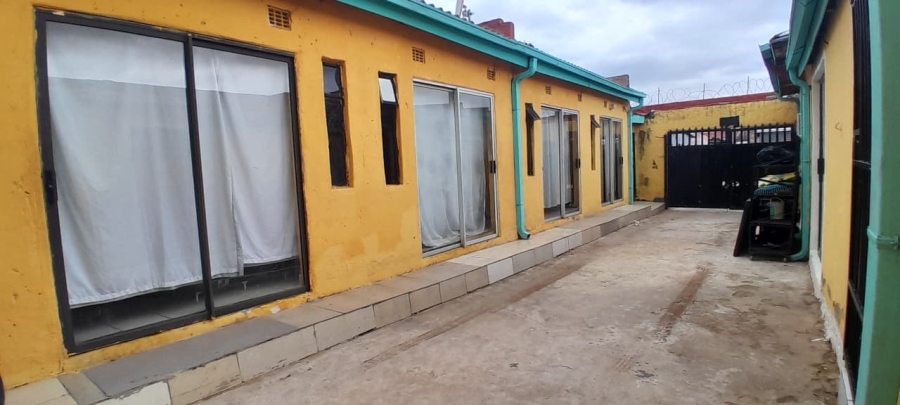 12 Bedroom Property for Sale in Sharpeville Gauteng