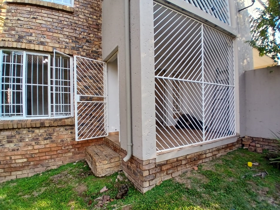 2 Bedroom Property for Sale in Highveld Gauteng