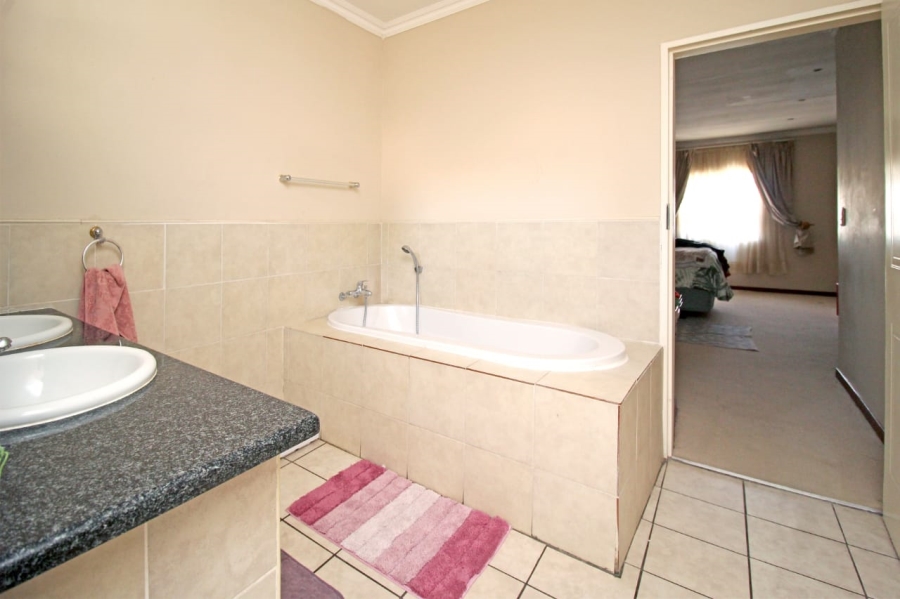 To Let 3 Bedroom Property for Rent in Ferndale Gauteng