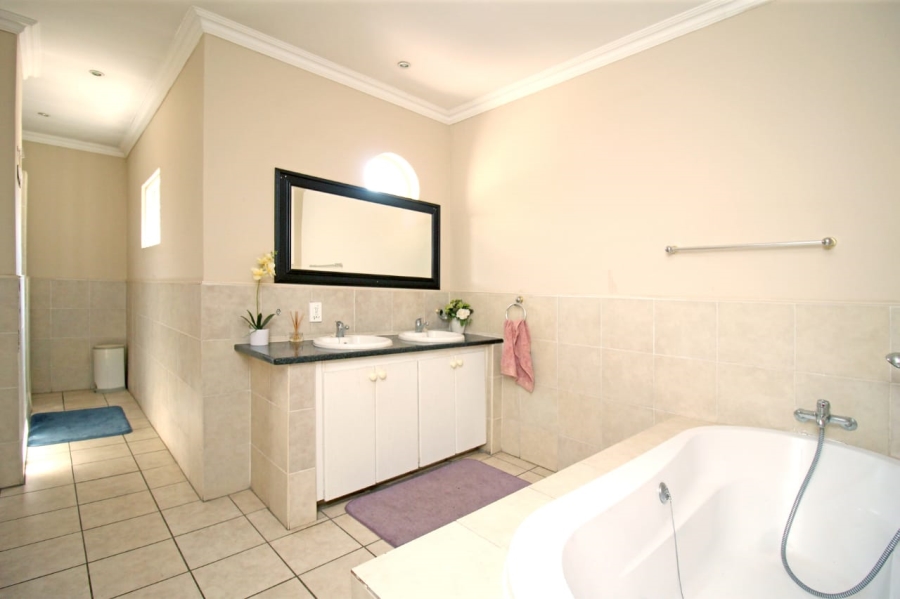 To Let 3 Bedroom Property for Rent in Ferndale Gauteng