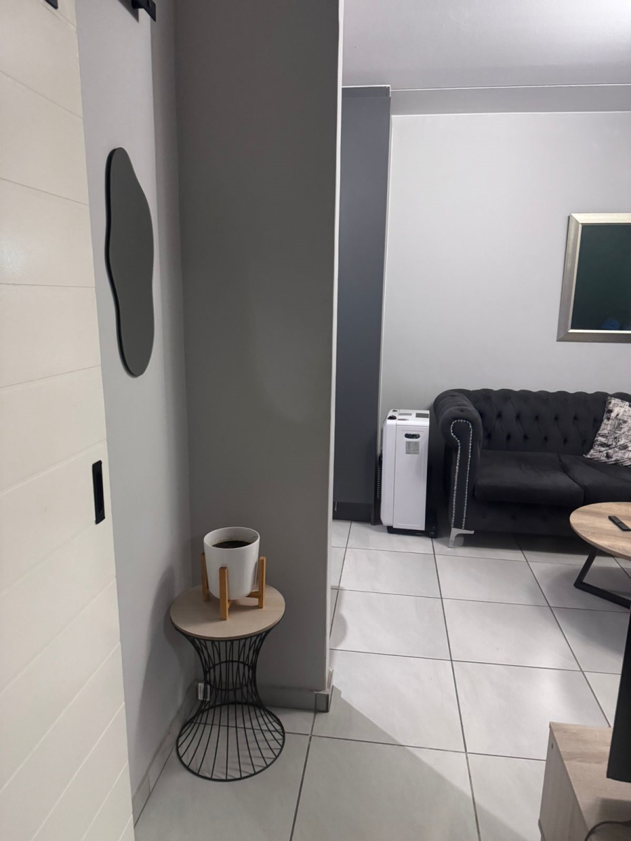 To Let 2 Bedroom Property for Rent in Fleurhof Gauteng