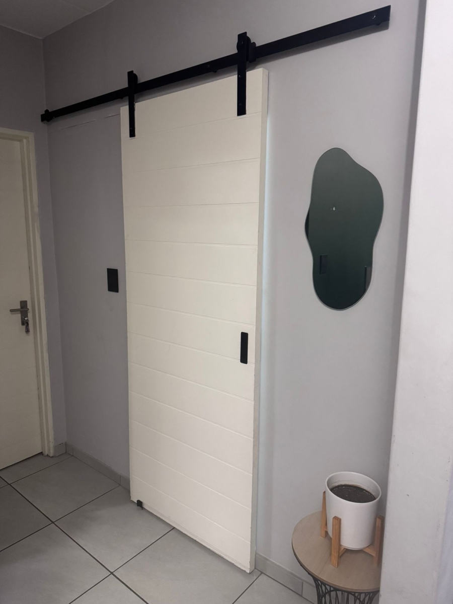 To Let 2 Bedroom Property for Rent in Fleurhof Gauteng