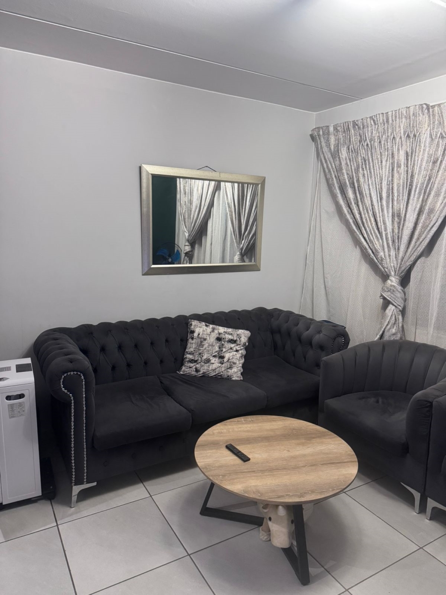 To Let 2 Bedroom Property for Rent in Fleurhof Gauteng