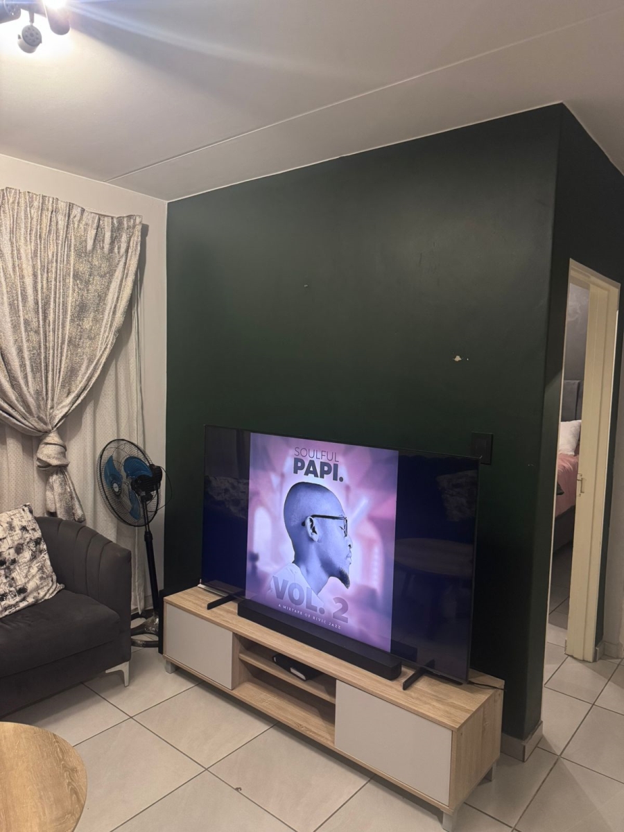 To Let 2 Bedroom Property for Rent in Fleurhof Gauteng