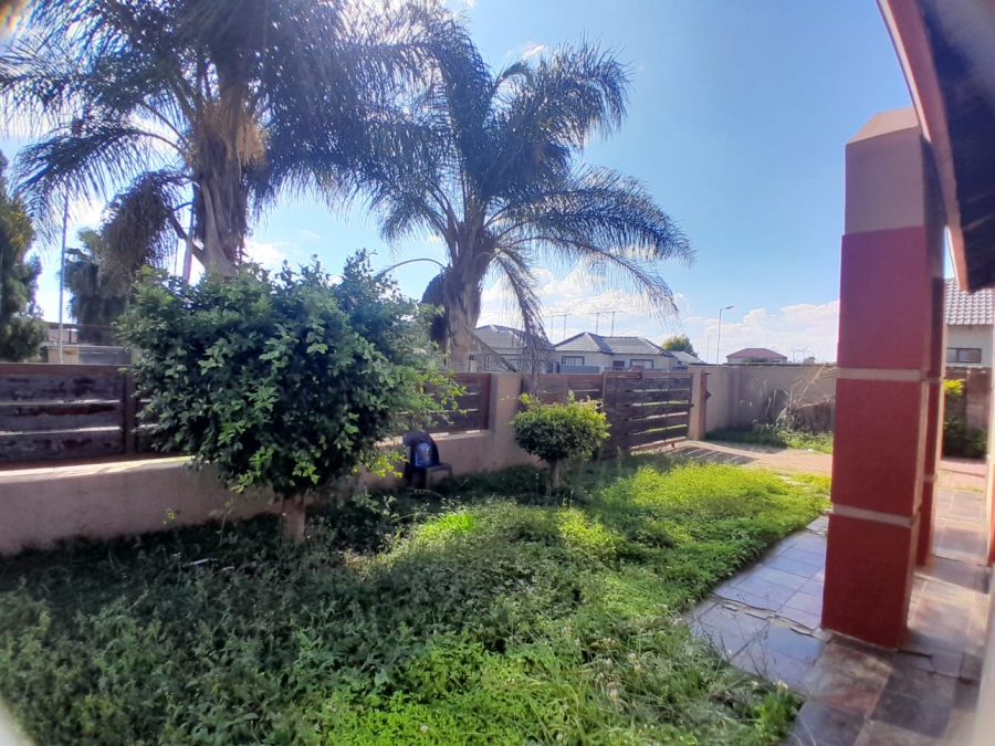 3 Bedroom Property for Sale in Nkwe Estate Gauteng