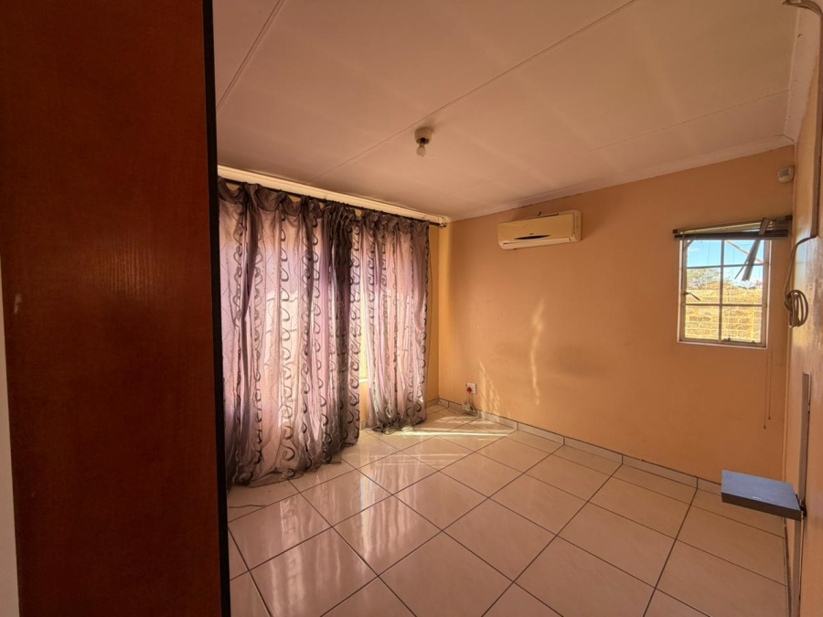 3 Bedroom Property for Sale in Nkwe Estate Gauteng
