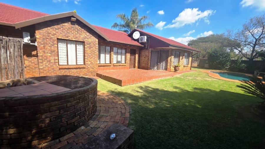 6 Bedroom Property for Sale in Doornpoort Gauteng