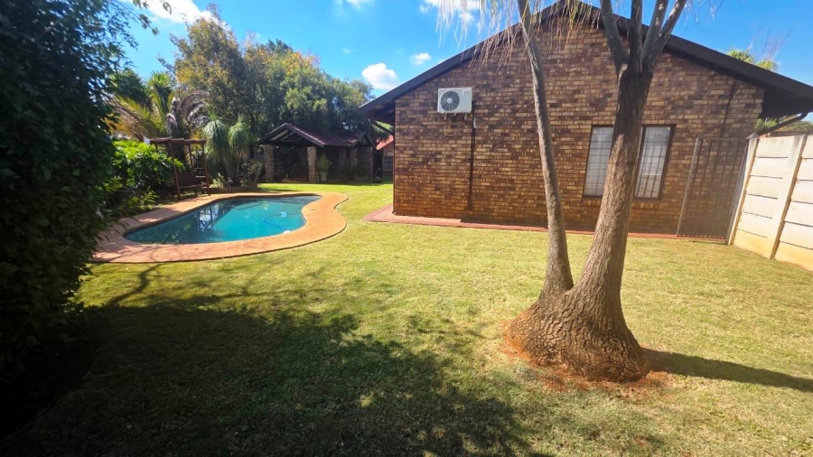 6 Bedroom Property for Sale in Doornpoort Gauteng