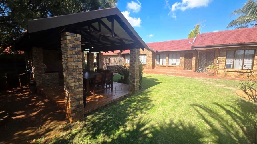 6 Bedroom Property for Sale in Doornpoort Gauteng