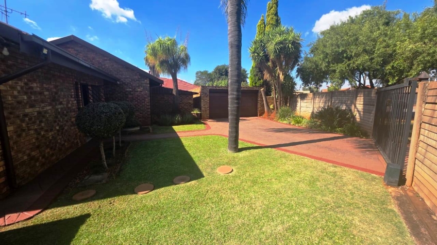 6 Bedroom Property for Sale in Doornpoort Gauteng