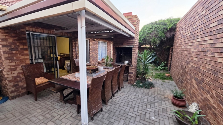 3 Bedroom Property for Sale in Magalieskruin Gauteng