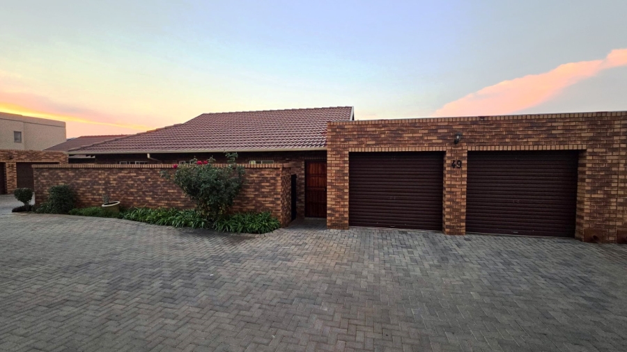 3 Bedroom Property for Sale in Magalieskruin Gauteng