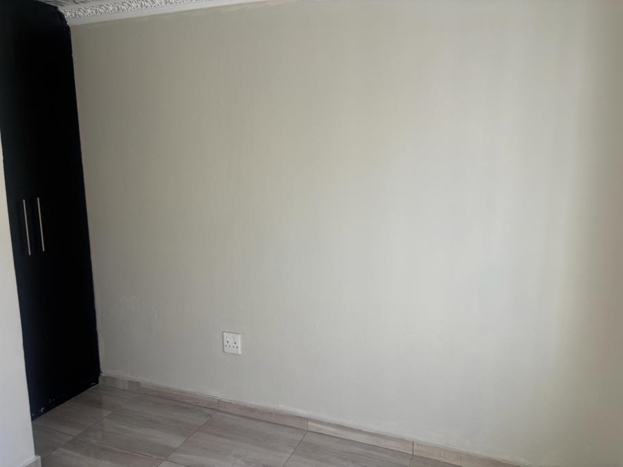 To Let 3 Bedroom Property for Rent in Fleurhof Gauteng