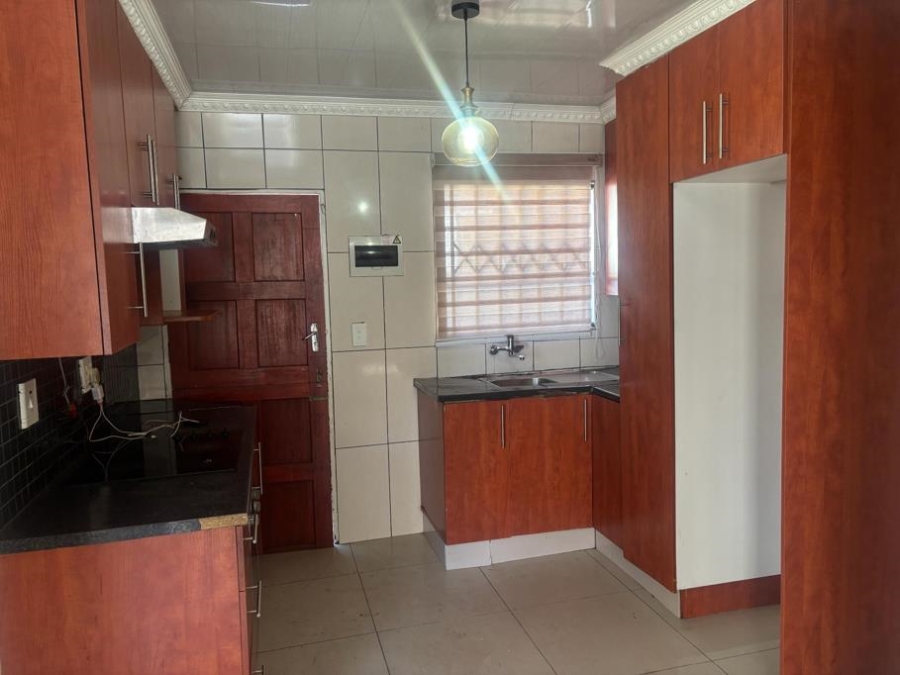 To Let 3 Bedroom Property for Rent in Fleurhof Gauteng