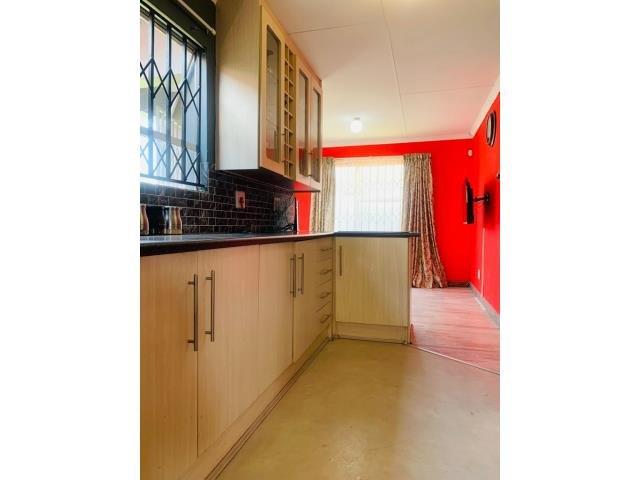 To Let 3 Bedroom Property for Rent in Fleurhof Gauteng