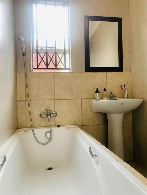 To Let 3 Bedroom Property for Rent in Fleurhof Gauteng