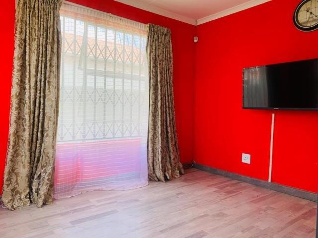 To Let 3 Bedroom Property for Rent in Fleurhof Gauteng