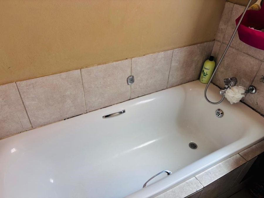 2 Bedroom Property for Sale in Fleurhof Gauteng