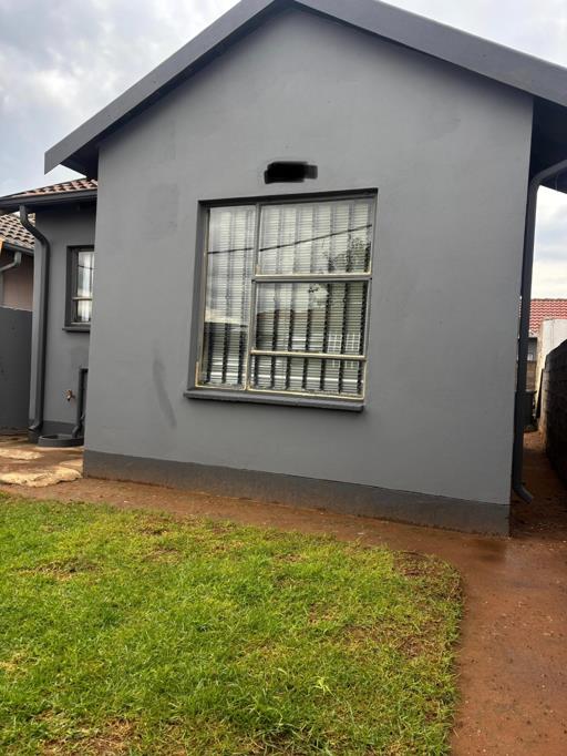 2 Bedroom Property for Sale in Fleurhof Gauteng