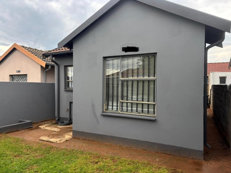 2 Bedroom Property for Sale in Fleurhof Gauteng