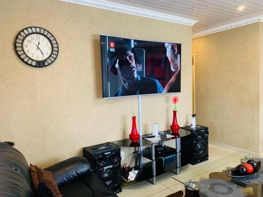 To Let 3 Bedroom Property for Rent in Fleurhof Gauteng