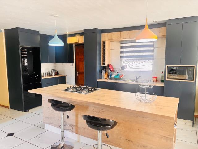 To Let 4 Bedroom Property for Rent in Fleurhof Gauteng