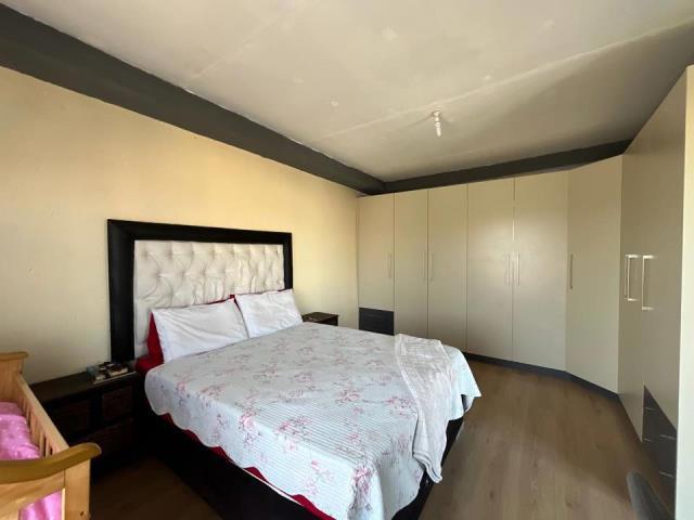 To Let 4 Bedroom Property for Rent in Fleurhof Gauteng
