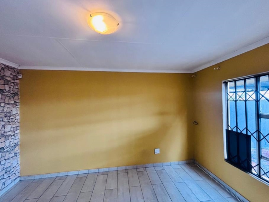 2 Bedroom Property for Sale in Fleurhof Gauteng
