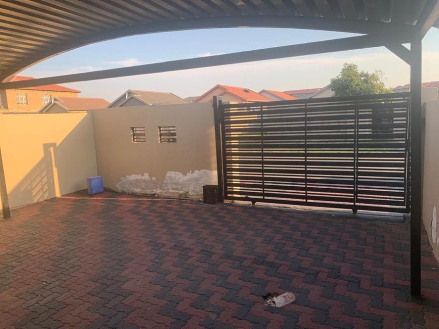 2 Bedroom Property for Sale in Fleurhof Gauteng
