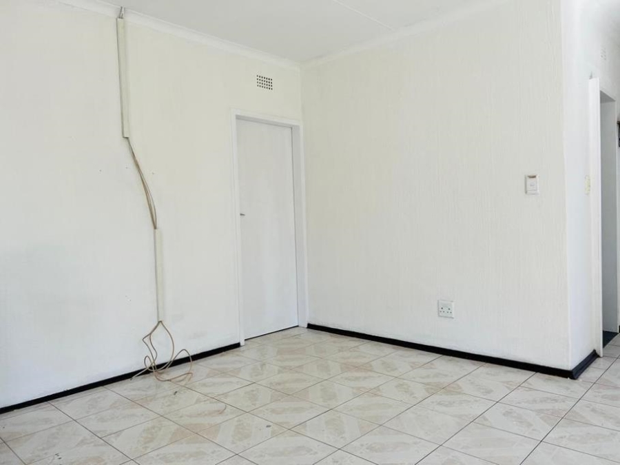 To Let 3 Bedroom Property for Rent in Fleurhof Gauteng