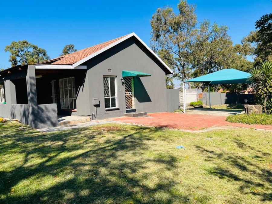 To Let 3 Bedroom Property for Rent in Fleurhof Gauteng