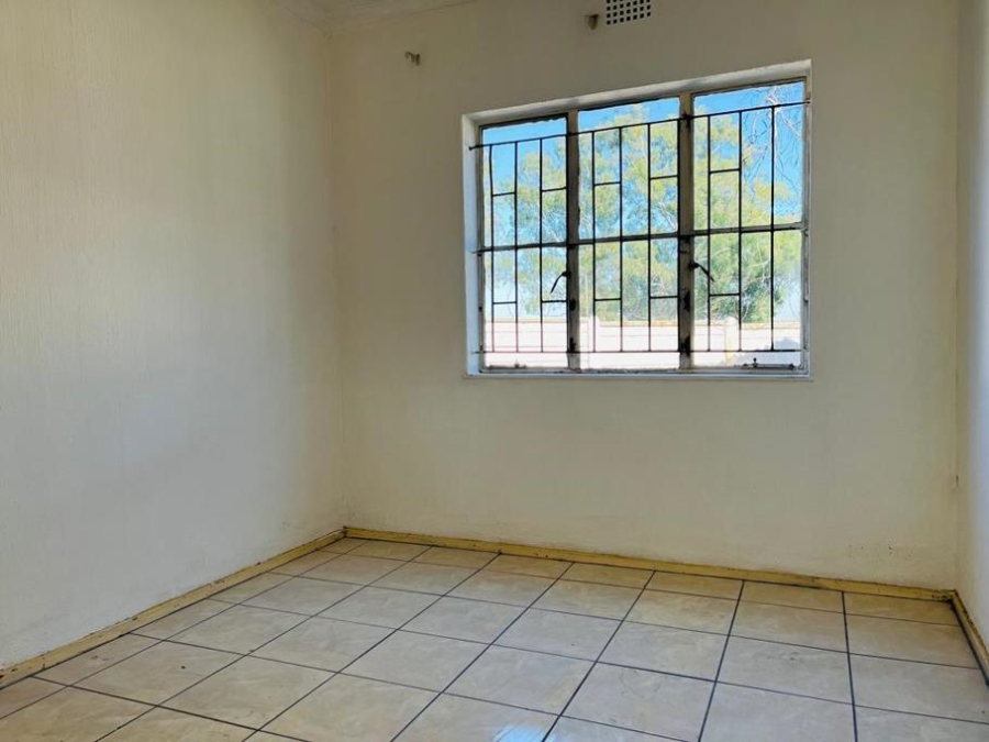 To Let 3 Bedroom Property for Rent in Fleurhof Gauteng