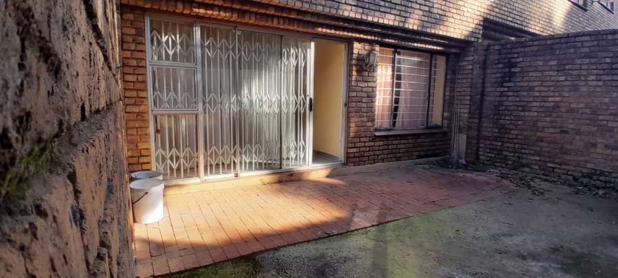 To Let 4 Bedroom Property for Rent in Yeoville Gauteng