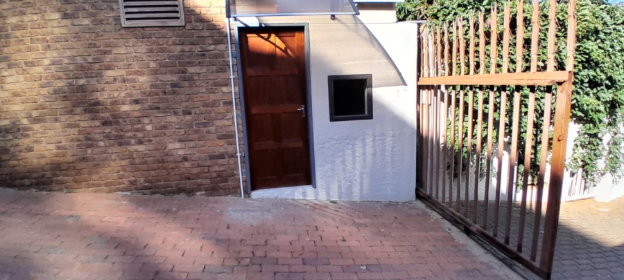 To Let 4 Bedroom Property for Rent in Yeoville Gauteng