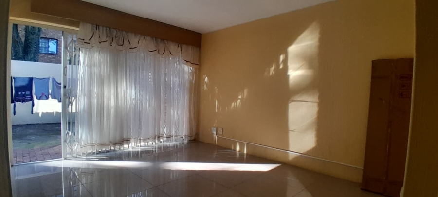To Let 4 Bedroom Property for Rent in Yeoville Gauteng