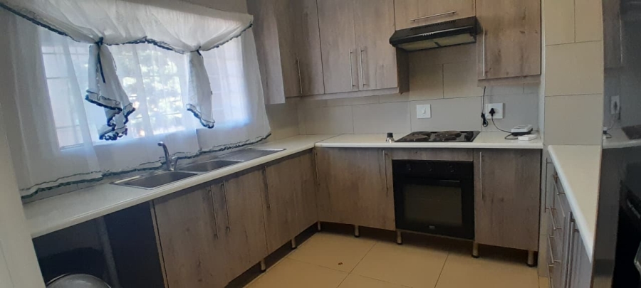To Let 4 Bedroom Property for Rent in Yeoville Gauteng