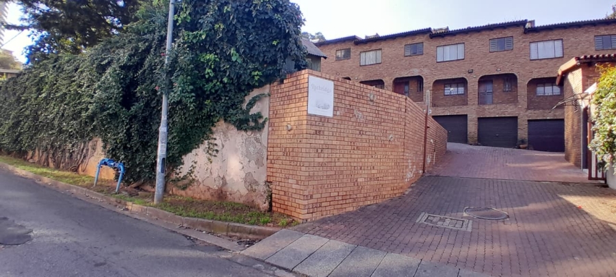 To Let 4 Bedroom Property for Rent in Yeoville Gauteng