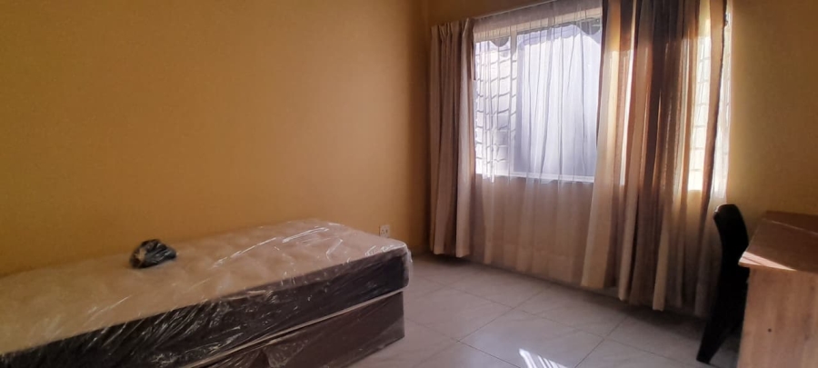 To Let 4 Bedroom Property for Rent in Yeoville Gauteng