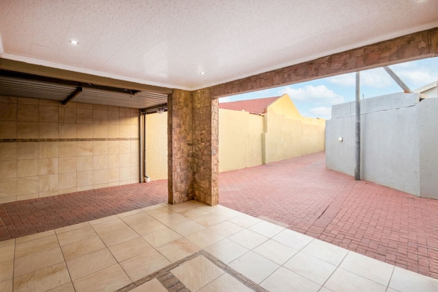 3 Bedroom Property for Sale in Fleurhof Gauteng