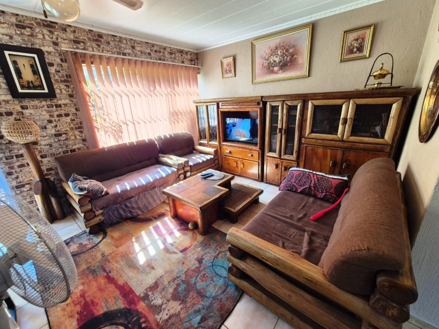 2 Bedroom Property for Sale in Dorandia Gauteng