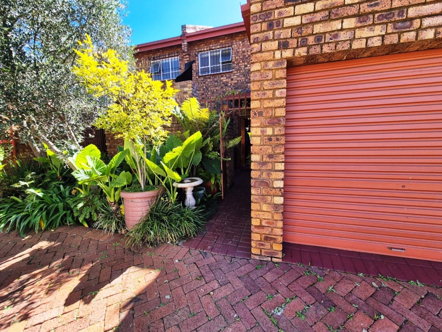 2 Bedroom Property for Sale in Dorandia Gauteng
