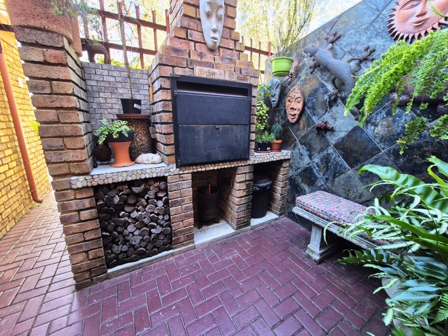 2 Bedroom Property for Sale in Dorandia Gauteng