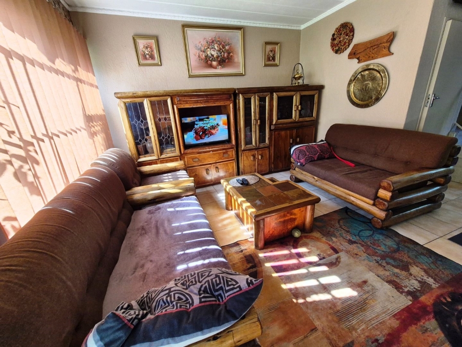 2 Bedroom Property for Sale in Dorandia Gauteng