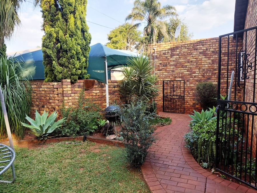 2 Bedroom Property for Sale in Doornpoort Gauteng