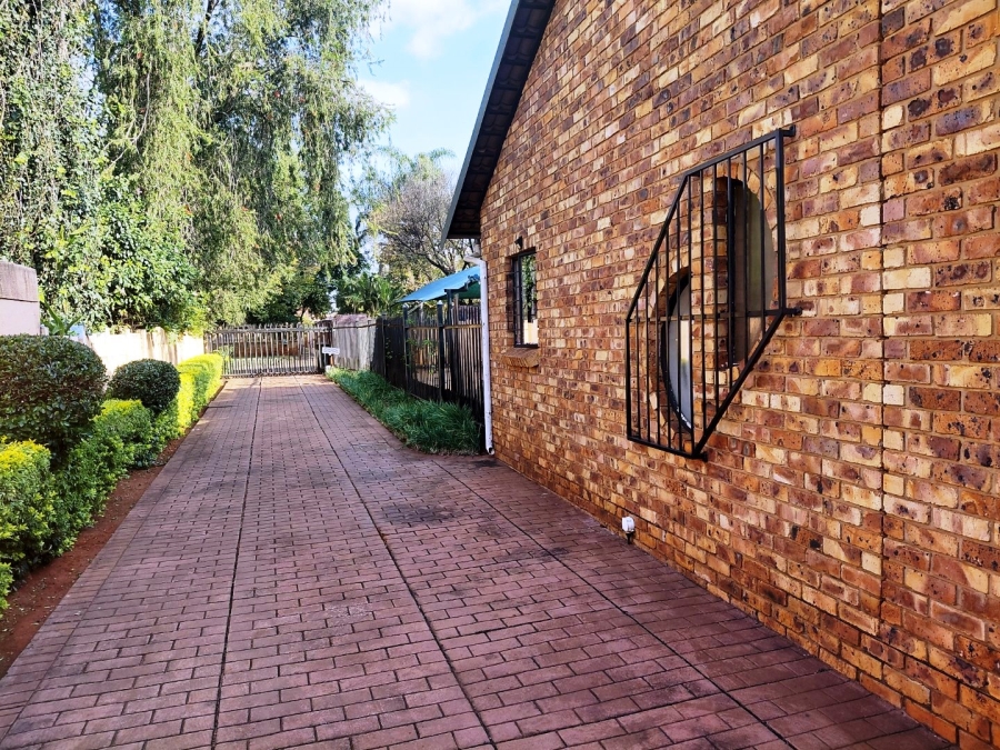 2 Bedroom Property for Sale in Doornpoort Gauteng