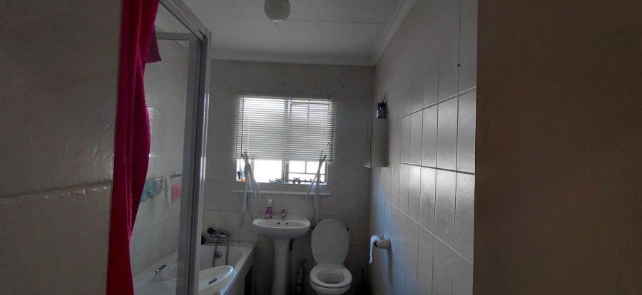 To Let 3 Bedroom Property for Rent in Albermarle Gauteng