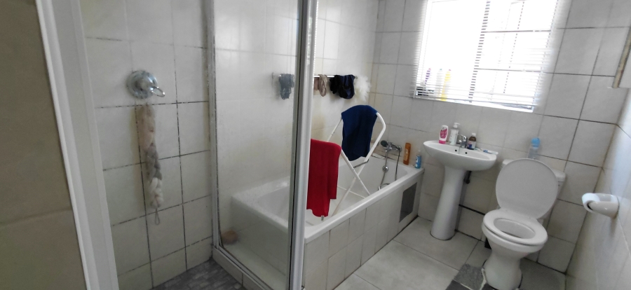 To Let 3 Bedroom Property for Rent in Albermarle Gauteng