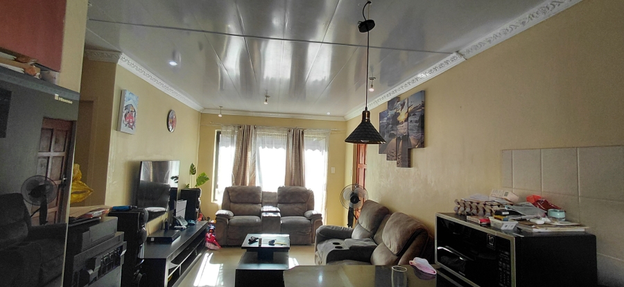 To Let 3 Bedroom Property for Rent in Albermarle Gauteng