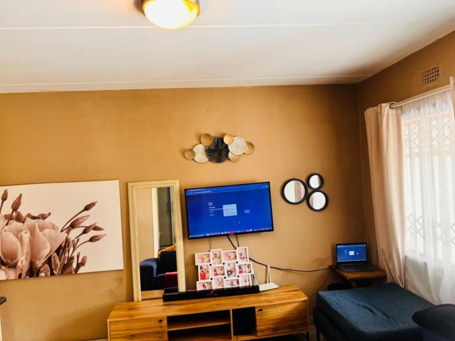 2 Bedroom Property for Sale in Fleurhof Gauteng