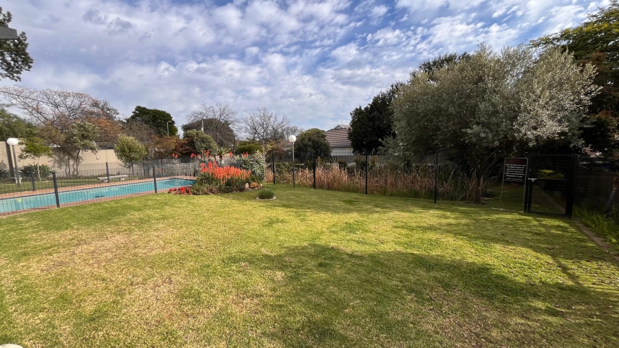 To Let 2 Bedroom Property for Rent in Bryanston Gauteng